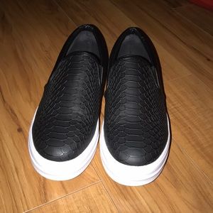 Snake print platform sneakers